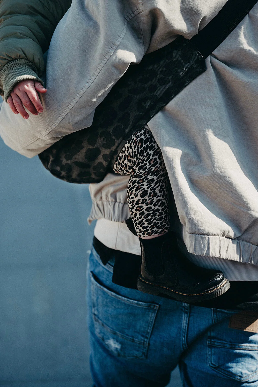 Porte-bébé Grey Leopard – Image 4